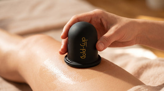 Coppetta anticellulite Gold Cup in uso su coscia, massaggio vacuum per la cellulite